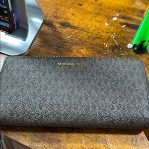 Michael Kors Large Zipped Wallet